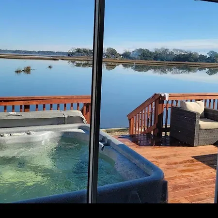 Marsh House, Hot Tub, Waterfront, King Bed, Close To Lejeune,